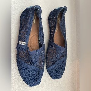 Toms lace slip on